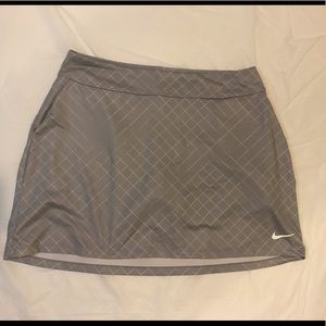 Nike golf gray checkered skort size large